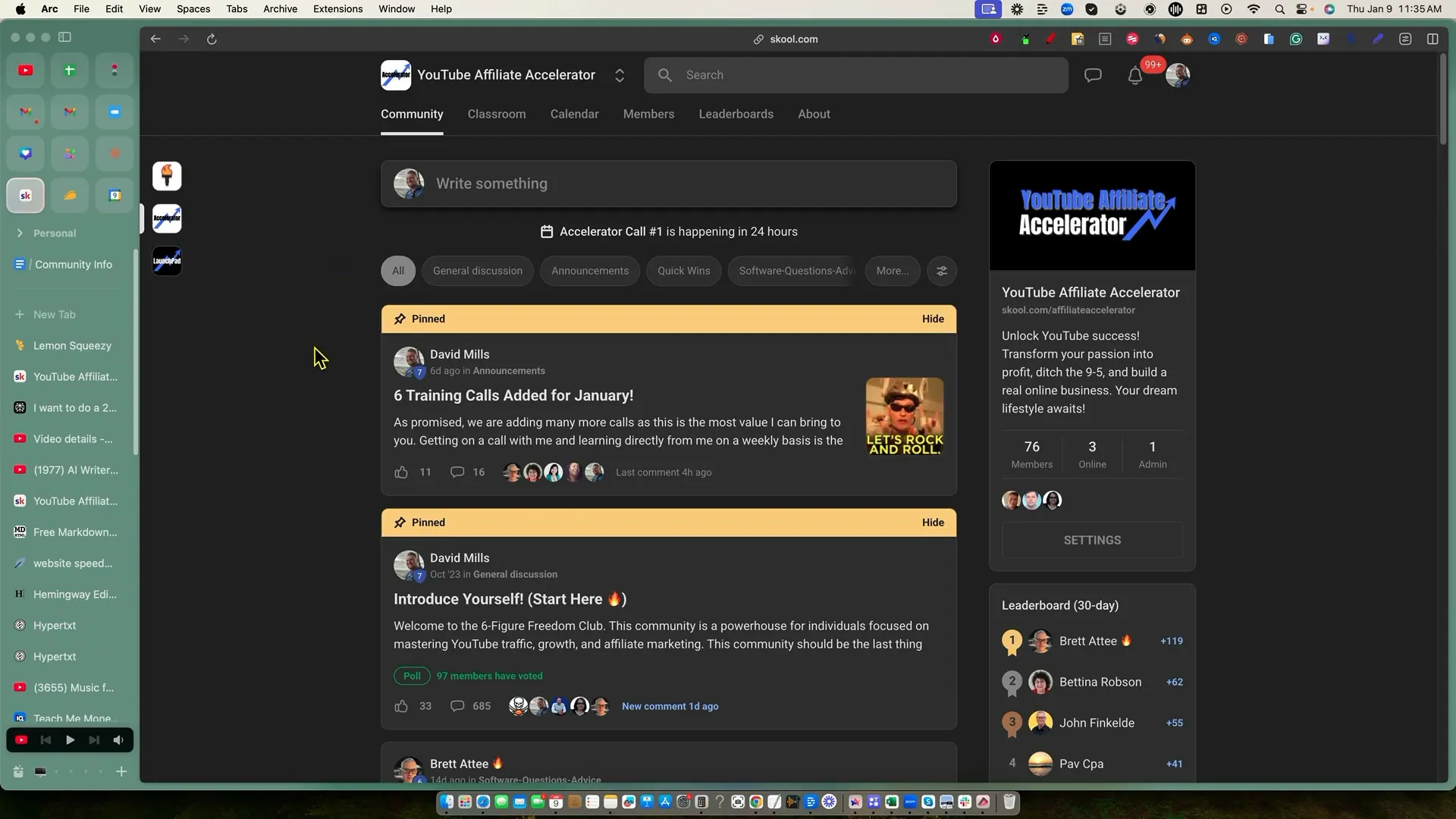Screenshot of School.com community overview