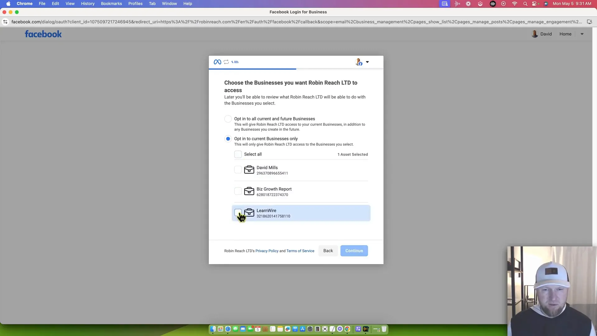Connecting social media profiles in Robin Reach